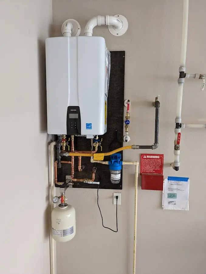 Professional plumber installing copper piping in a Aldan home